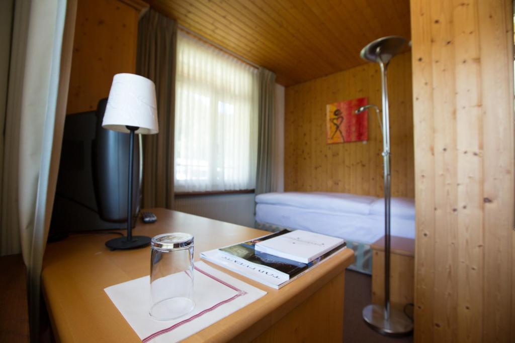Sonnegg Hotel Zweisimmen Phòng bức ảnh